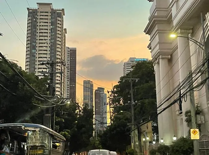 Near Up-pgh, St. Lukes Medical Center And U.s Embassy In Ermita Apartment