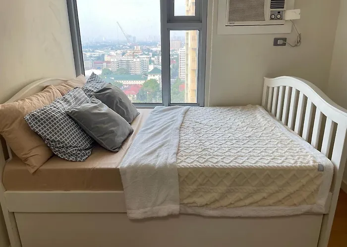 Near Up-pgh, St. Lukes Medical Center And U.s Embassy In Ermita Apartment *